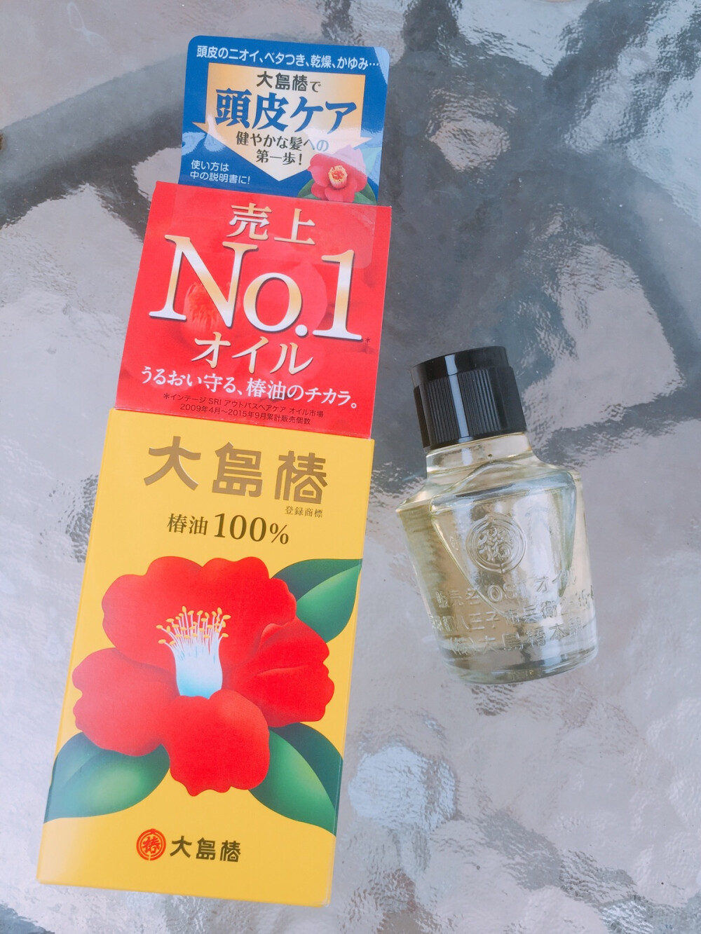 日本大岛椿山茶花籽护发精油 60ml 60元 超级不好用 没什么味道 但是用完感觉跟几十年没洗头一样 我都是把它加到洗发露或护发素里用