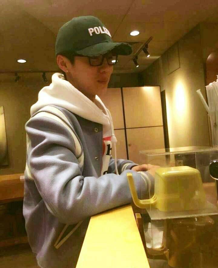 鹿晗 luhan 170130 星巴克偶遇