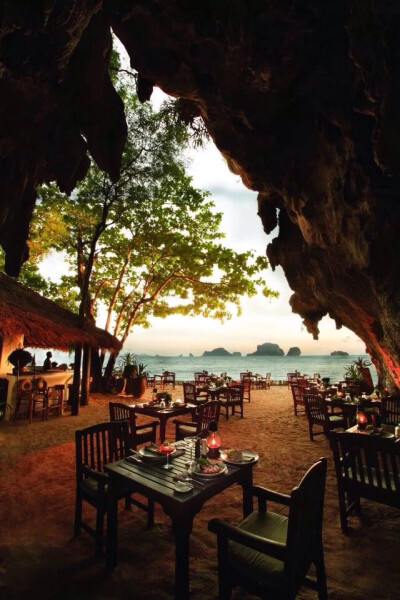 泰国甲米石窟餐厅