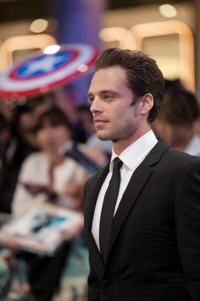 Sebastian Stan 384 伦敦美队3首映礼