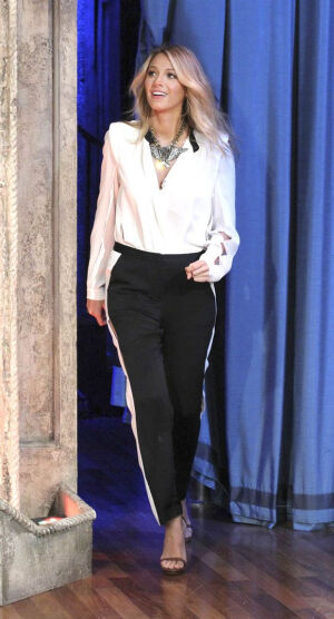 布莱克·莱弗利（Blake Christina Lively），演员，1987年8月25日出生于美国。