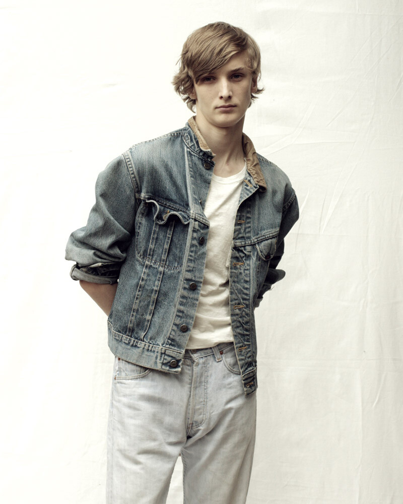 「欧美男模」——
Callum Moore 发色:Dark Blond
眼睛:Blue
身高:188cm / 6′2″