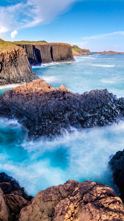 海浪与岩石