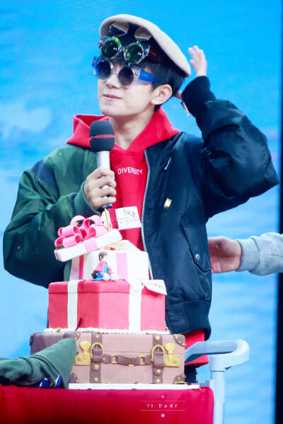 #易烊千玺 #TFBOYS 1128易烊千玺十六岁生日会 高清 帅气 可爱