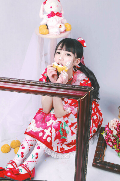 新的一年里大家一起努力一起进步~，万事如意~！更重要的当然还是身体健康，每天都开开心心~！Model:@优栗鼠 Photo:原PO ​​​​