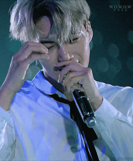 金钟仁。EXO。Kai。抱图点赞。