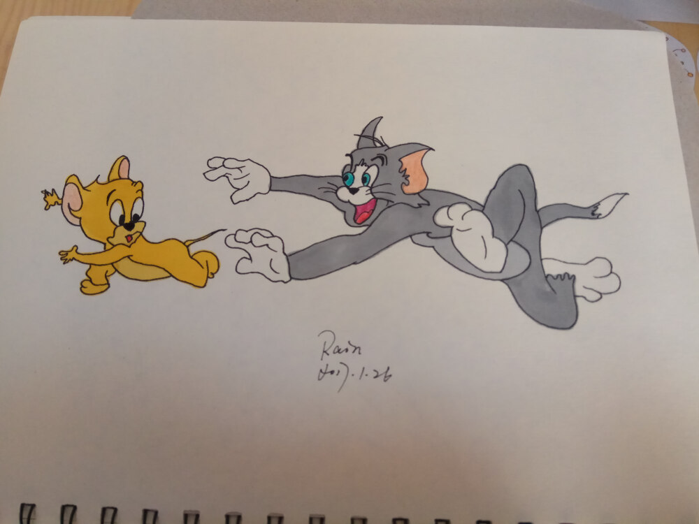 猫和老鼠（英文：Tom and Jerry，台湾电视公司1970年代播出时曾经称作“妙妙妙”，华纳家庭娱乐在台湾发行的DVD称为“汤姆猫与杰米鼠”），是由汤姆猫和杰瑞老鼠搭档出演的一部成功的短篇动画剧集。猫和老鼠是全球大部分人所爱的动画片，这个机灵老鼠与笨猫的故事，堪与米老鼠和唐老鸭的故事相媲美。没有动物世界中恃强凌弱的残酷，只有两个邻居之间的日常琐事和纷争，诸如小老鼠杰瑞偷吃了汤姆的奶酪。汤姆有些迟钝。该动漫自诞生以来到现在的版本，对动漫主角的造型进行过多次修改，逐渐变得越来越可爱，越来越萌。