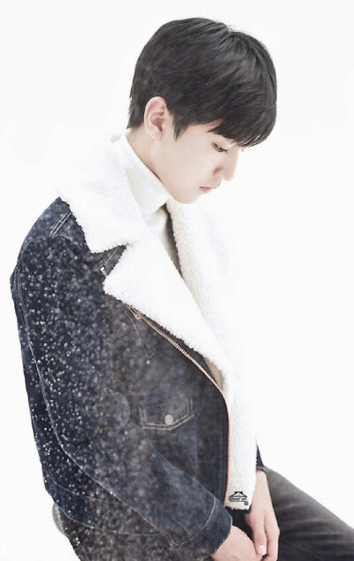 王俊凯 个人单曲小棉袄宣传图 饭修【这一生，抵达过很多的地方，遇见了很多的人，经历了很多的事，岁月过得好似飞快，我却依旧无比怀念，那个冬天，在光与雪的盛景里，你好看的少年模样。】