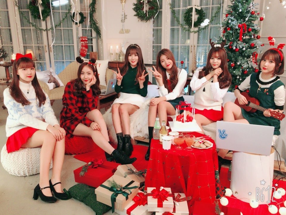 GFRIEND（여자친구）金素晶 郑艺琳 丁恩妃崔俞娜 黄恩菲信飞 金艺源严智
