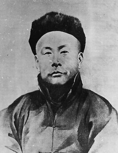 霍元甲（1868年1月19日—1910年9月14日），别名俊卿。天津市西青区精武镇小南河村人，爱国武术家，迷踪拳第七代传人。1909年扬名上海，并创办了精武体育会，培养了大批武术人才，为强健国民体质、传承武术文化做出了…