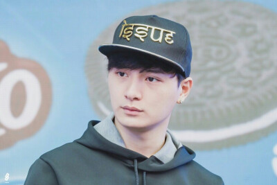 KristPerawat 泰剧一年生 暖暖 阿日学长 Arthit 王慧侦
cr.twitter