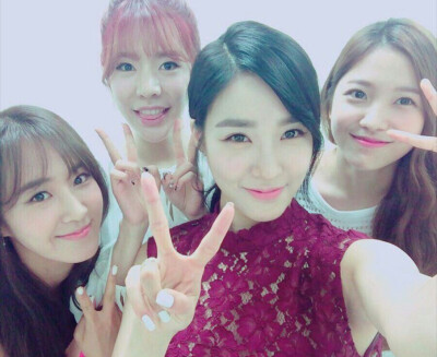 少女时代 （Girls' Generation） 黄美英（Tiffany）权侑莉（Yuri）李顺圭（Sunny）Red Velvet 金艺琳（Yeri）