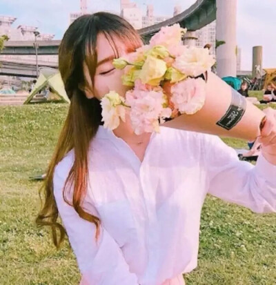 女生头像.捧花.小清新 by:凉惜