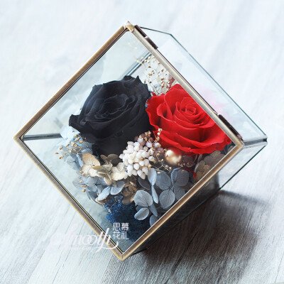 新款 进口厄瓜多尔永生花黑玫瑰礼盒玻璃罩2017情人节礼物
