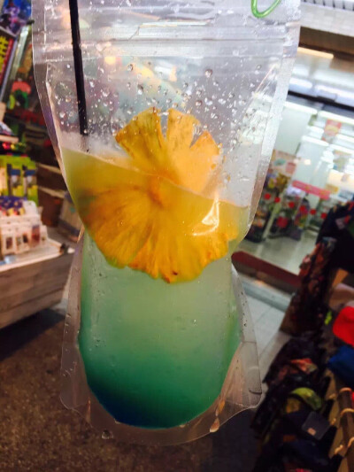 yellow·第一次在夜市的cocktail