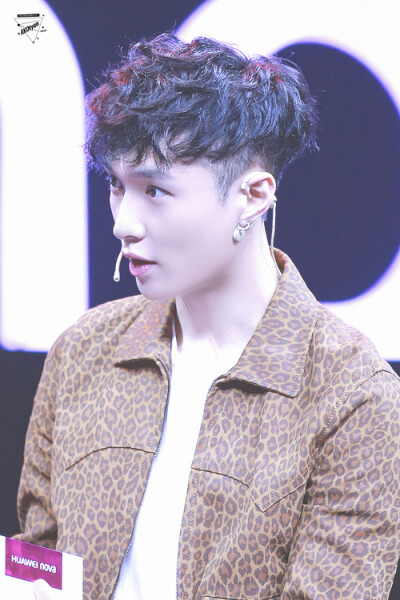 张艺兴.EXO.LAY