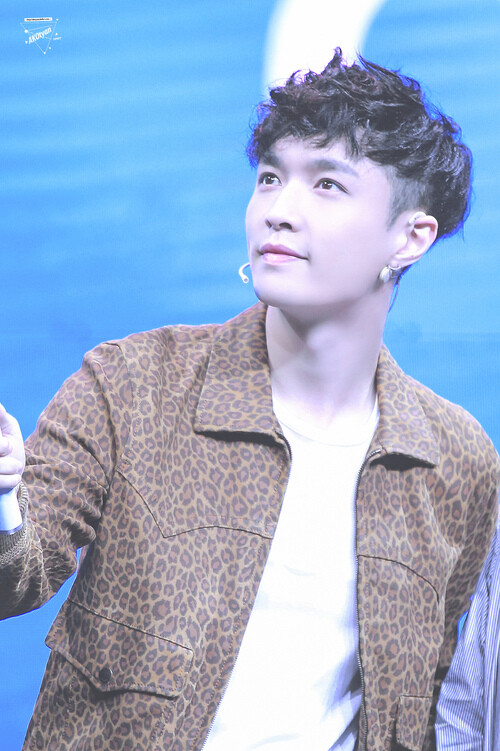 张艺兴.EXO.LAY