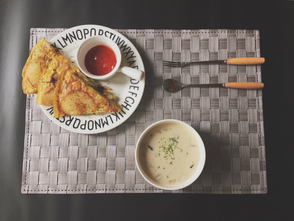 西班牙煎饼&奶油蘑菇汤