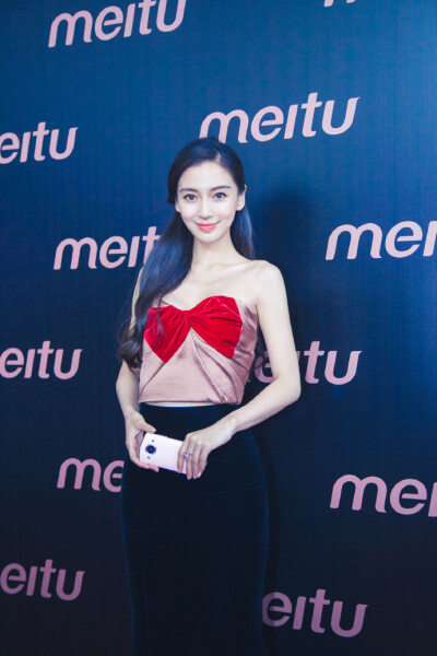 Angelababy 美图手机发布会