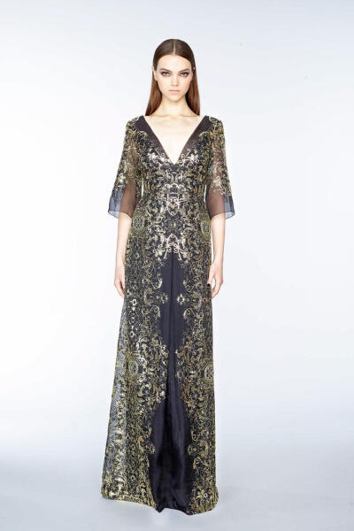 英国时尚品牌 Marchesa 2015 早秋系列LookBook 繁复的宫廷式刺绣镶嵌工艺被Marchesa，为人们展现出一个用现代的时尚技艺演绎出的拜占庭文化～
