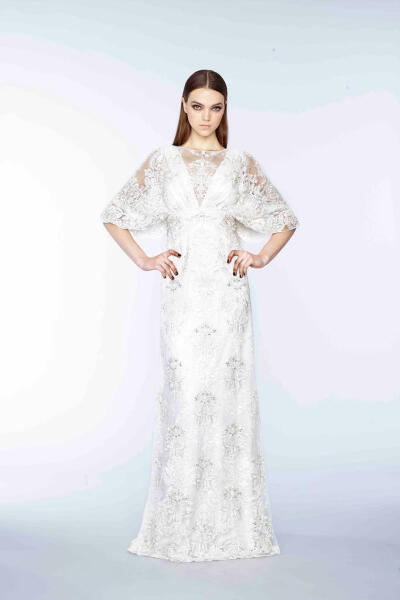 英国时尚品牌 Marchesa 2015 早秋系列LookBook 繁复的宫廷式刺绣镶嵌工艺被Marchesa，为人们展现出一个用现代的时尚技艺演绎出的拜占庭文化～
