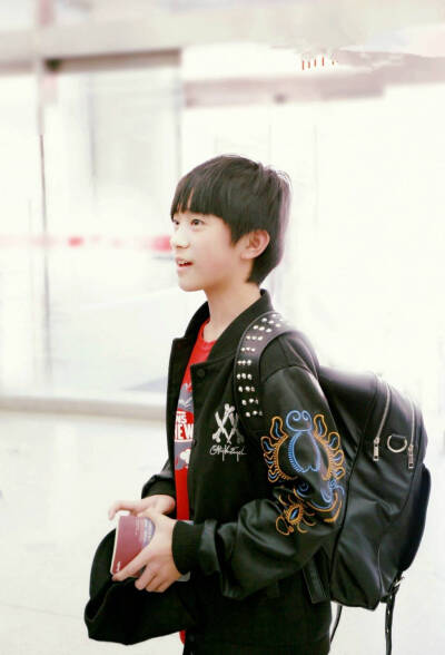 易烊千玺最帅壁纸