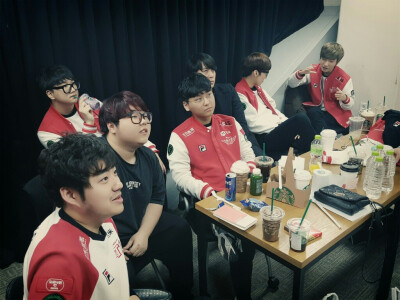 170209skt tw：今天有比赛 一会儿见 peanut