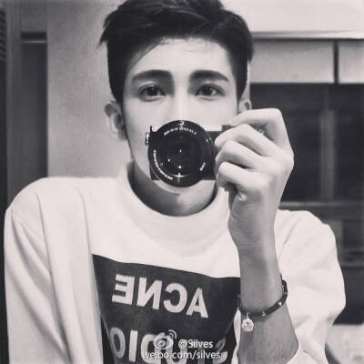 嗯哼 意境 相机 女生头像 韩国 韩头 背影 可爱 小清新 唯美 收集by:觅阳 小太阳 莫东陵