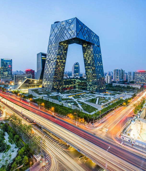 中央电视台总部大楼，位于北京商务中心区，造型奇特，结构新颖