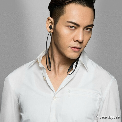 【陈伟霆】【cwt】【陈等等】 Beats By Dre BeatsX 不设线 广告 500 x 500 px (图源：微博@BeatsbyDre)