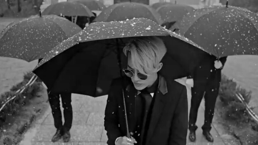 Zion.T,他有其他的韩国艺人更时尚的外表，喜欢他的原因完全是因为他的舞台风格+独特的声音。
