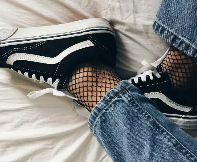 渔网袜+vans+牛仔裤
