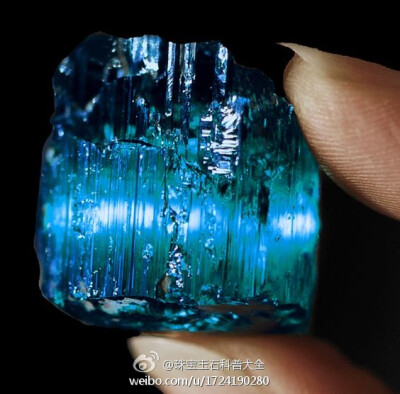 这是蓝碧玺 blue Tourmaline 蓝的这么深邃我也是醉了！！！