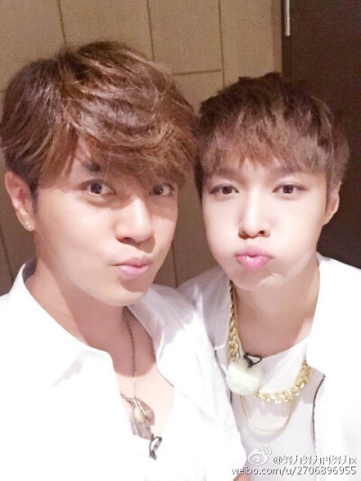 艺兴跟极挑的哥哥们