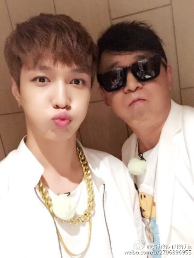 艺兴跟极挑的哥哥们