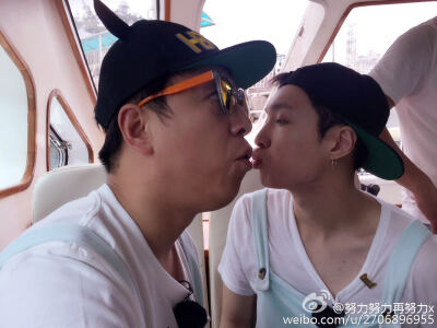 艺兴跟极挑的哥哥们