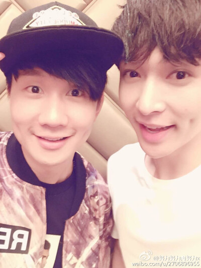 艺兴跟极挑的哥哥们