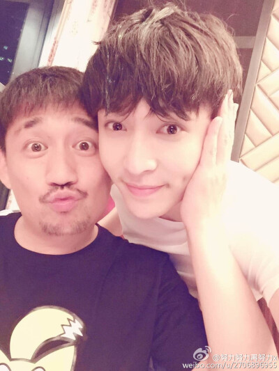 艺兴跟极挑的哥哥们