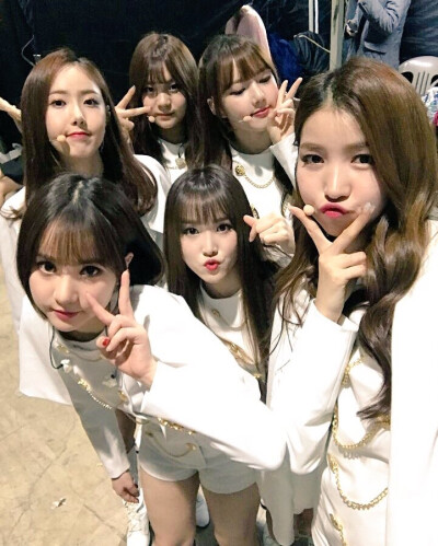 GFRIEND（여자친구）金素晶 郑艺琳 丁恩妃银河 崔俞娜俞宙 黄恩菲信飞 金艺源严智