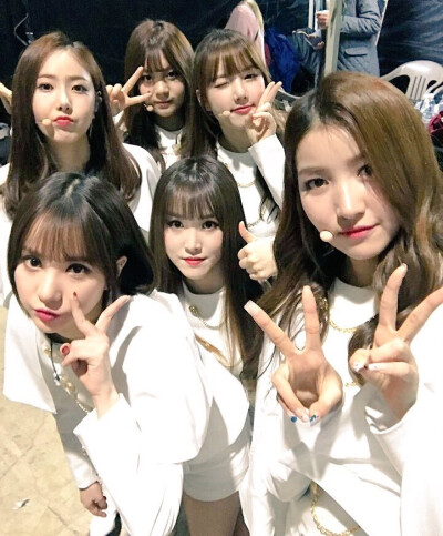 GFRIEND（여자친구）金素晶 郑艺琳 丁恩妃银河 崔俞娜俞宙 黄恩菲信飞 金艺源严智