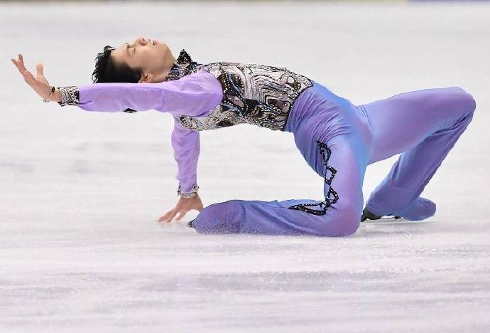 一般人可做不出像我牛这么好看的动作其实我只是想