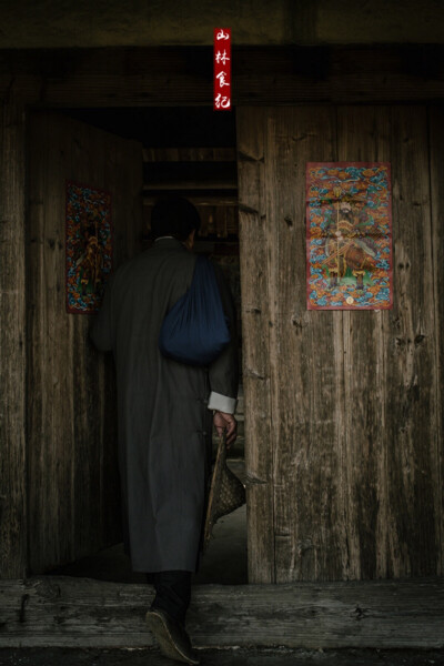 一处百年旧屋，一次远行淡归。