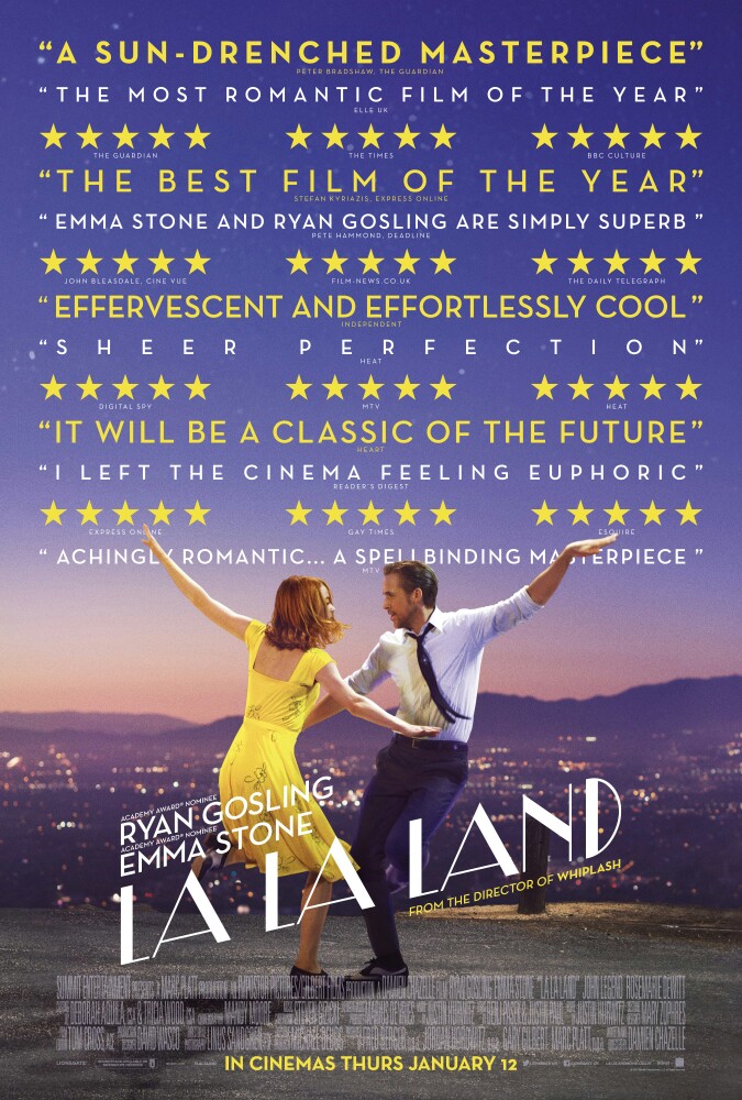 《LALA LAND》（爱乐之城）2016年 美国 是由达米恩·查泽雷执导，艾玛·斯通，瑞恩·高斯林，J·K·西蒙斯等主演的喜剧歌舞片。该片讲述一位爵士乐钢琴家与一名怀揣梦想的女演员之间的爱情故事。石头姐好美的，布景颜色也很好看，男主手好看，歌舞都很棒...