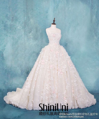 ShiniUni婚纱定制，原创作品《春》。