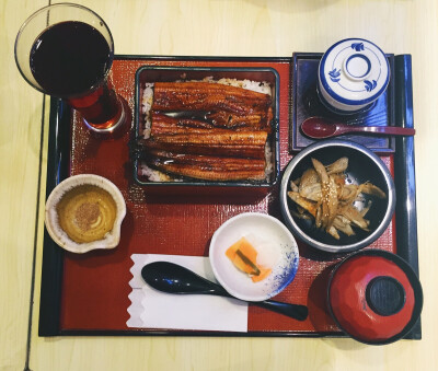 南丰城M层吃定食 他一份鳗鱼饭