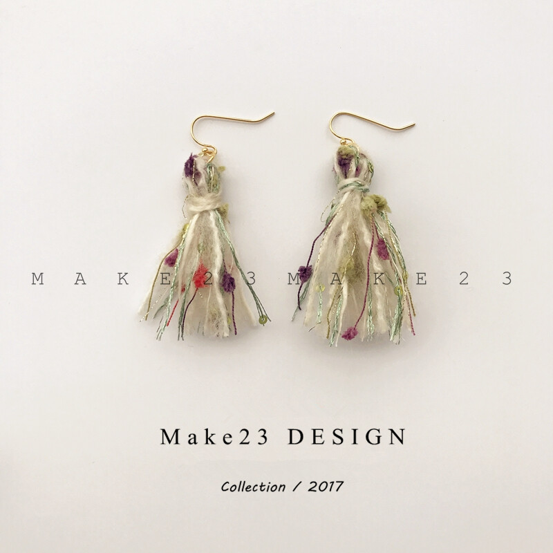 Make23原创设计 2017新品独家日本进口手作流苏线耳环耳饰。
Make23手作饰品均由女主人亲自设计与制作，独一无二的气质展现。创作过程耗时耗力，请大家尊重原创，共同探索手作的魅力！
此款耳饰的设计基础配件（耳钉部分、链子部分以及平时我们最容易忽视的连接环部分均是一分钱一分货，不是随便一家可比的）采用日本进口高品质18K包金