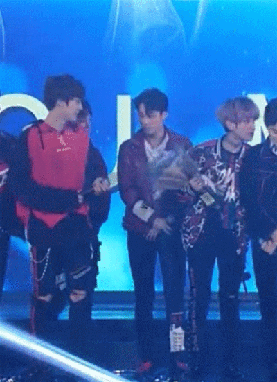 灿白 EXO