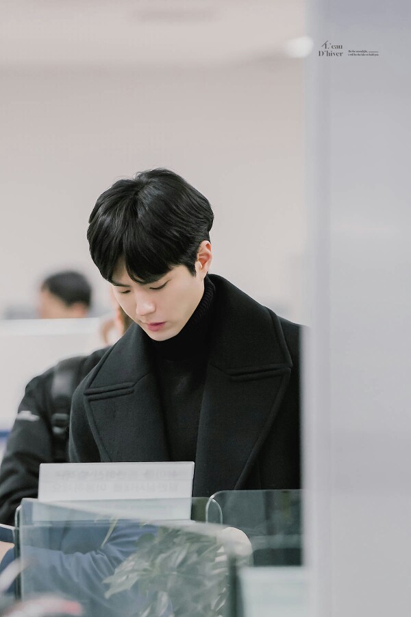 【LD】新更170202羽田入境HQ 妈呀！！！！太太太帅了！牙疼＋撩头发！我以后也要黑色大衣配黑色高领~~~妈妈 他太好看了555 日本FM饭拍 朴宝剑 头像 手机壁纸