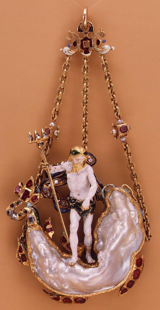 巴洛克（Baroque)，是一种代表欧洲文化的典型艺术风格，来源于葡萄牙语（BARROCO)，意为“不圆的珍珠”，最初特指形状怪异的珍珠。
巴洛克珠宝，指的是具有巴洛克艺风格的珠宝首饰，风靡与17世纪的欧洲。
巴洛克珠宝堪称奢华的珠宝盛宴，巨大的宝石形成一种豪华气派的风格，奢华的钻石、珍珠以及各种珍贵宝石都会被用在巴洛克的珠宝设计上，正好符合宫廷奢侈、浮夸的气势。