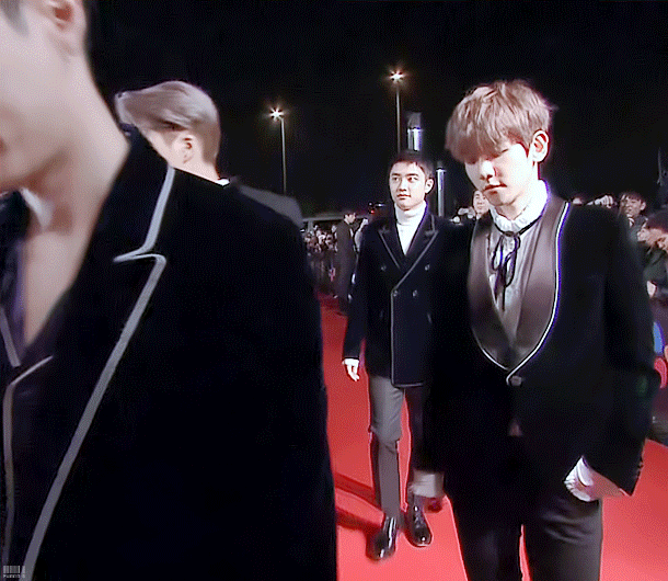 #吴世勋##EXO##我爱喵星人# #朴灿烈##边伯贤##张艺兴#
最不会厌倦的事是爱你 